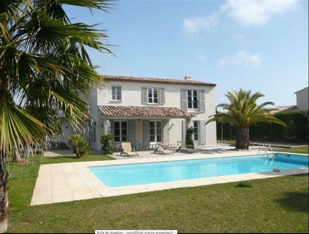 Achat maison à vendre 4 chambres 220 m² - Saint-Tropez