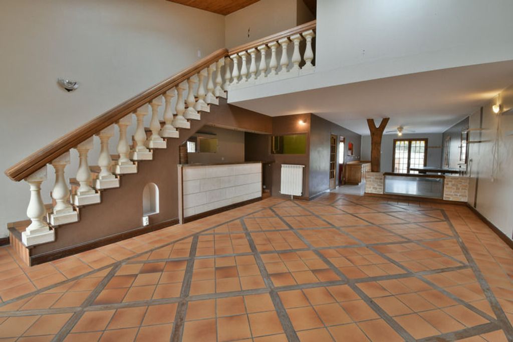 Achat maison à vendre 5 chambres 255 m² - Saint-Savinien