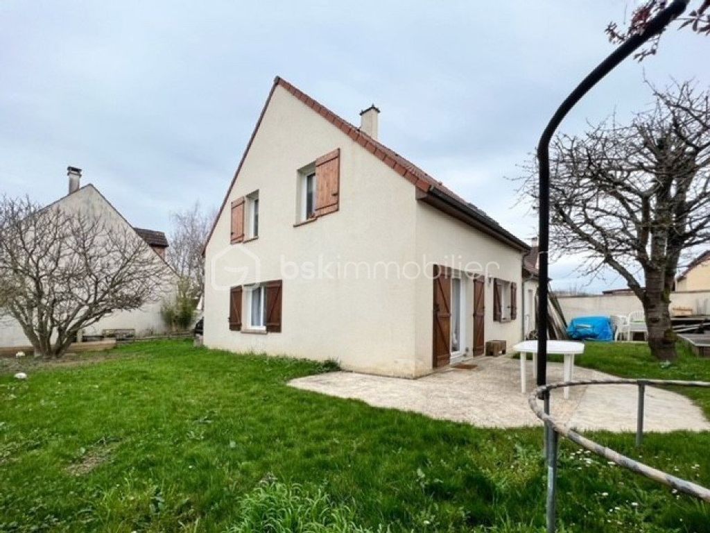 Achat maison à vendre 4 chambres 130 m² - Savigny-le-Temple