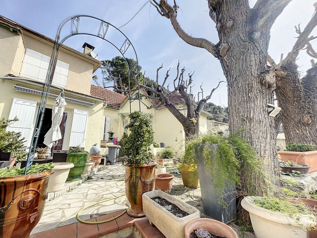 Achat maison à vendre 3 chambres 129 m² - Villeneuve-lès-Avignon