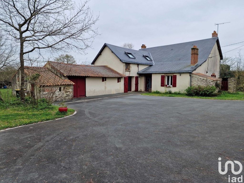 Achat maison à vendre 5 chambres 217 m² - Saint-Julien-des-Landes