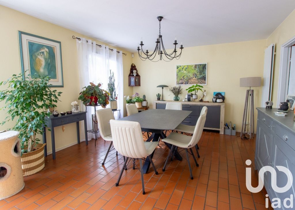 Achat maison à vendre 5 chambres 138 m² - Sucy-en-Brie