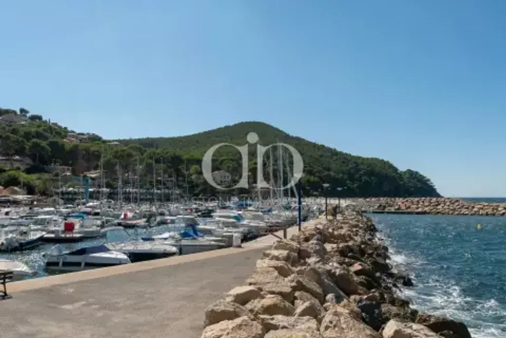 Achat appartement à vendre 5 pièces 140 m² - Saint-Cyr-sur-Mer