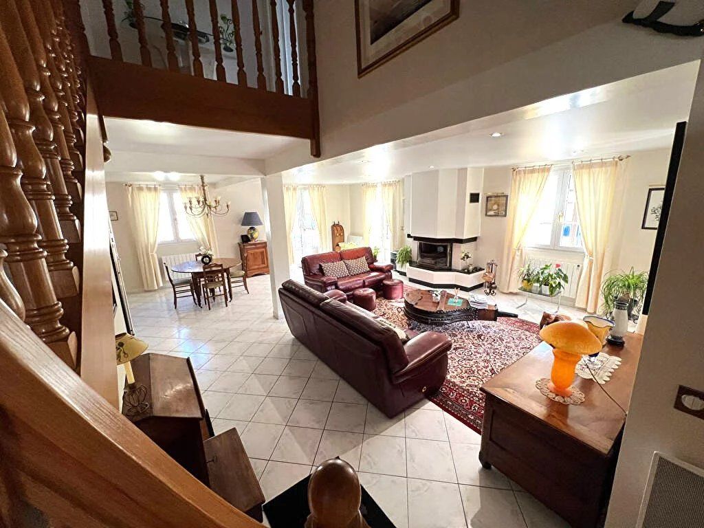 Achat maison à vendre 4 chambres 195 m² - Gouvieux