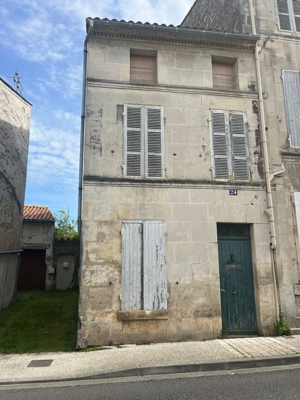 Achat maison à vendre 3 chambres 133 m² - Jarnac