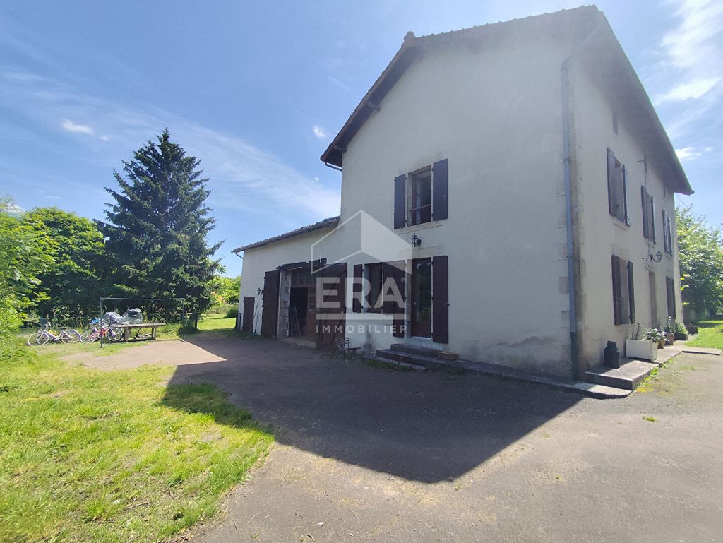 Achat maison à vendre 6 chambres 206 m² - Confolens