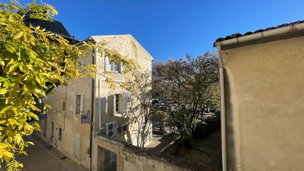 Achat appartement à vendre 2 pièces 48 m² - Villeneuve-lès-Avignon
