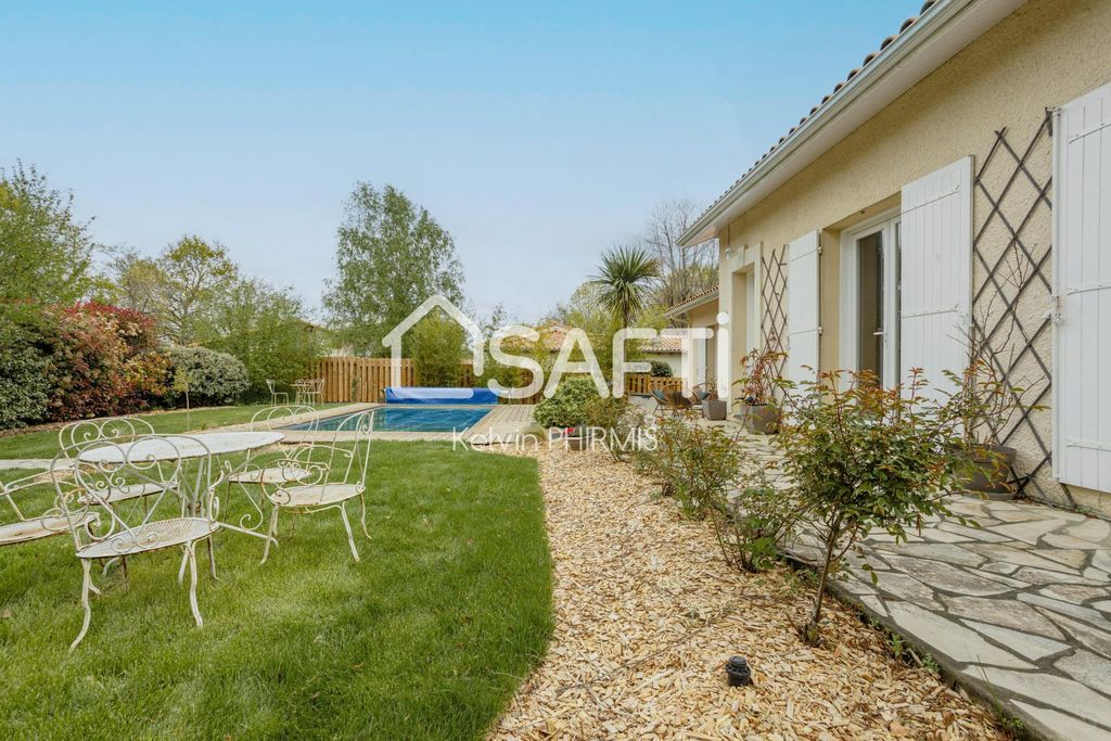 Achat maison à vendre 4 chambres 220 m² - Saint-Aubin-de-Médoc