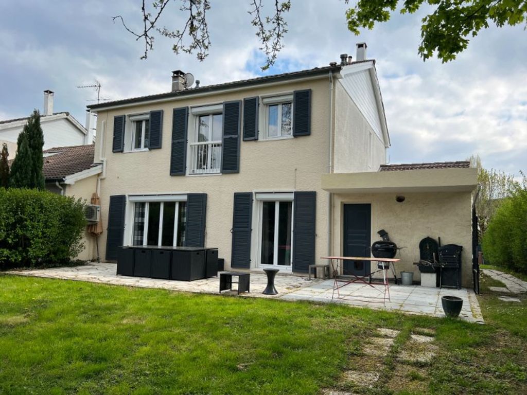 Achat maison à vendre 4 chambres 135 m² - Le Mesnil-Saint-Denis