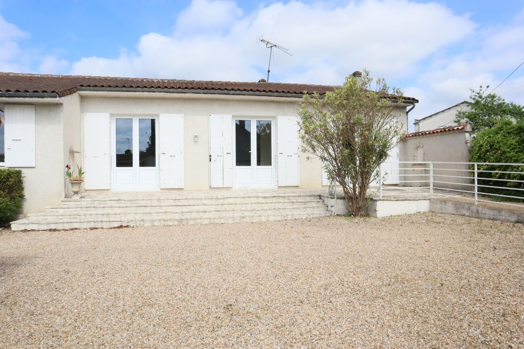 Achat maison à vendre 3 chambres 112 m² - Châteaubernard