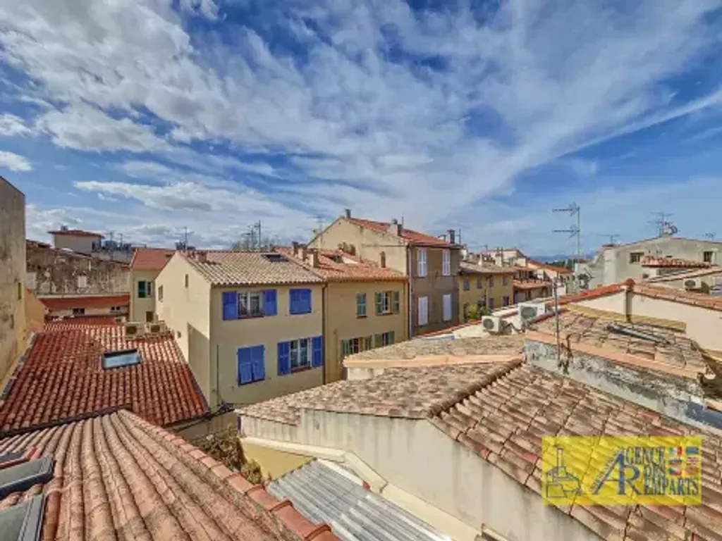 Achat maison à vendre 4 chambres 133 m² - Antibes