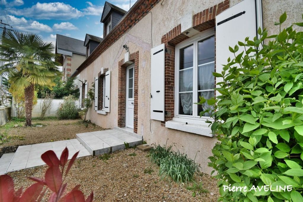Achat maison à vendre 4 chambres 160 m² - Saint-Denis-les-Ponts