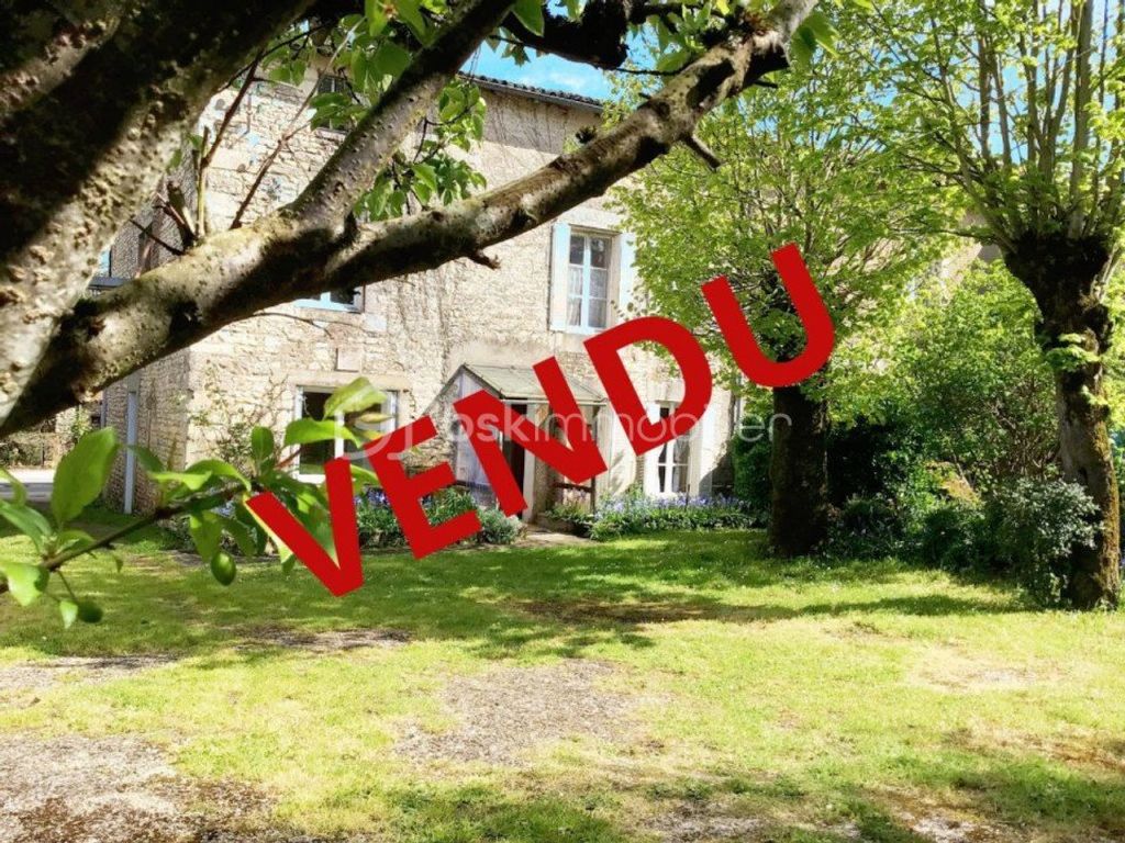 Achat maison à vendre 6 chambres 170 m² - Saint-Sauvant