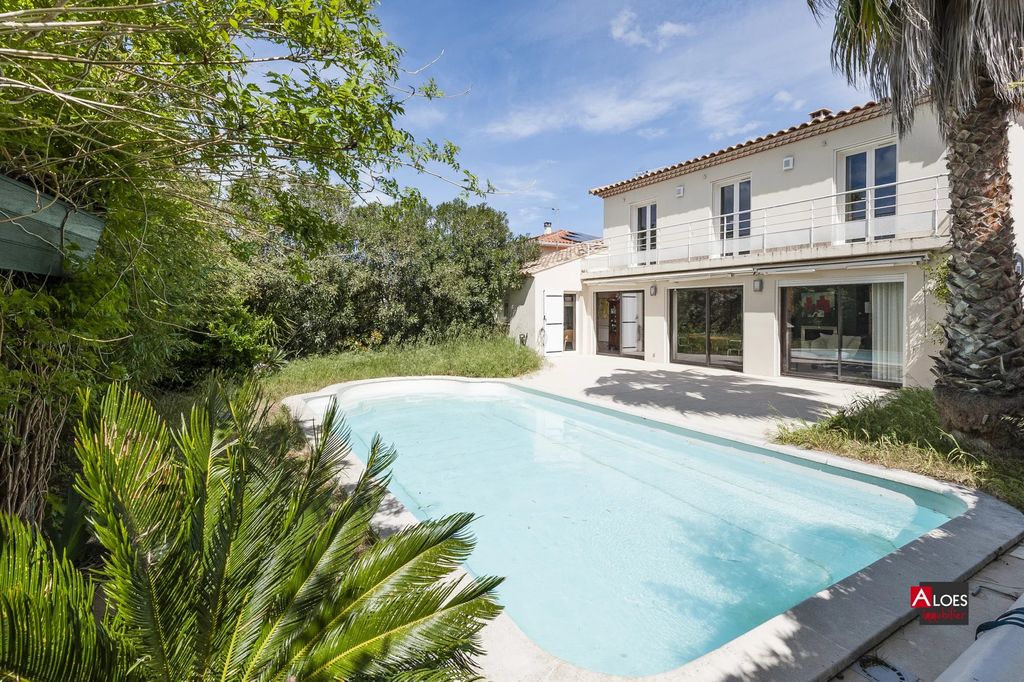 Achat maison à vendre 4 chambres 155 m² - Aigues-Mortes