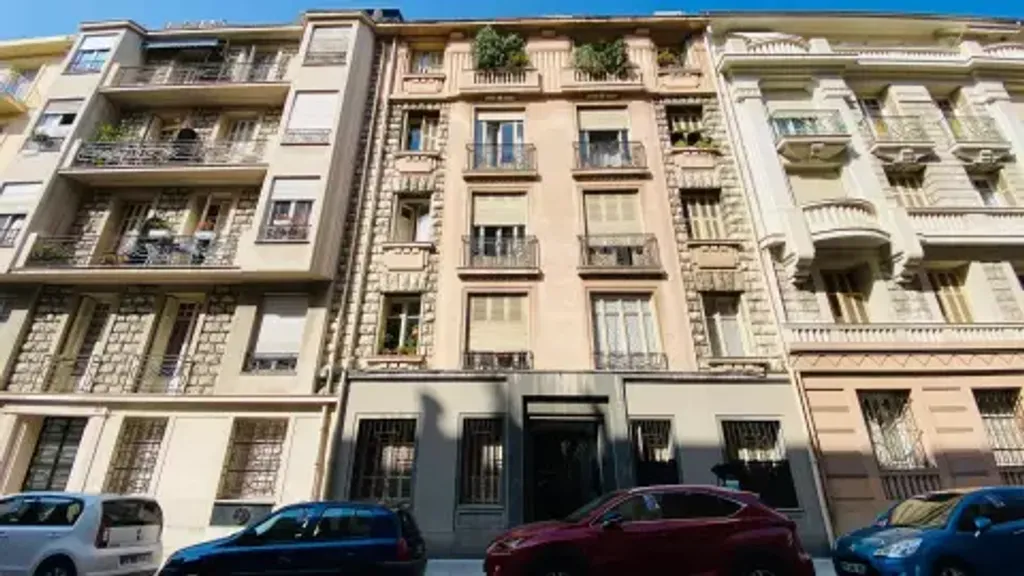 Achat appartement à vendre 3 pièces 63 m² - Nice