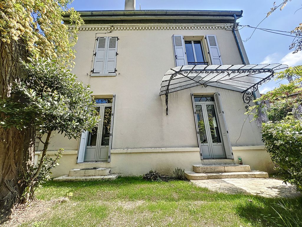 Achat maison à vendre 5 chambres 198 m² - Courbevoie