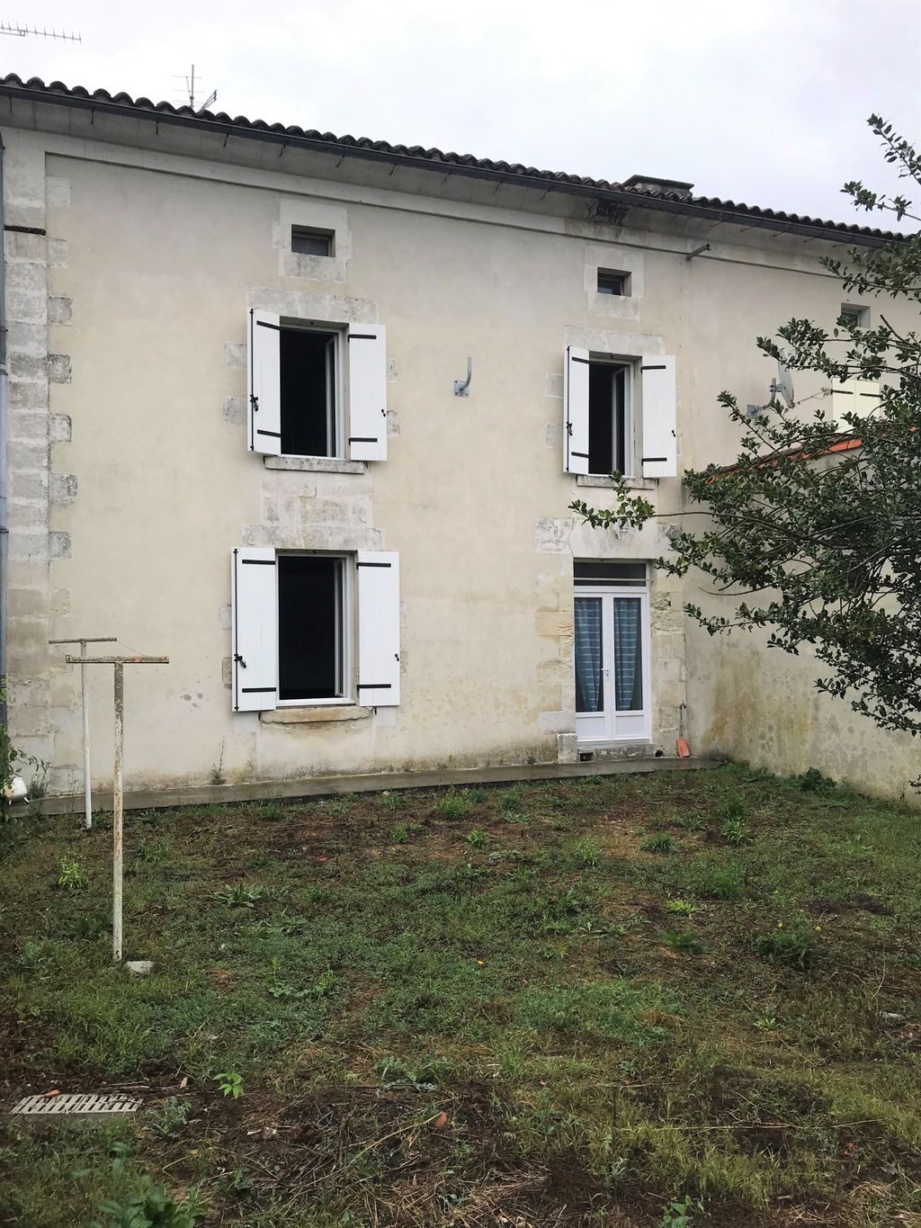 Achat maison à vendre 4 chambres 135 m² - Chalais