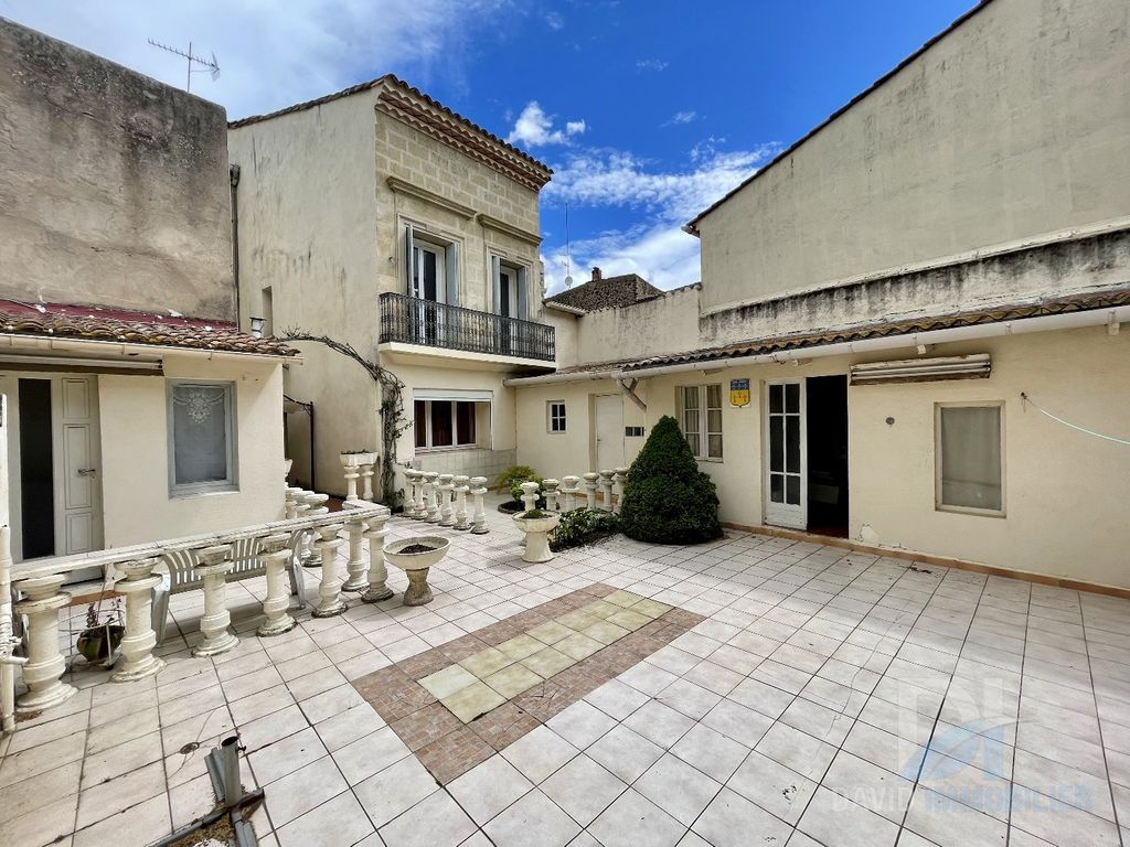 Achat maison à vendre 6 chambres 185 m² - Saint-Thibéry