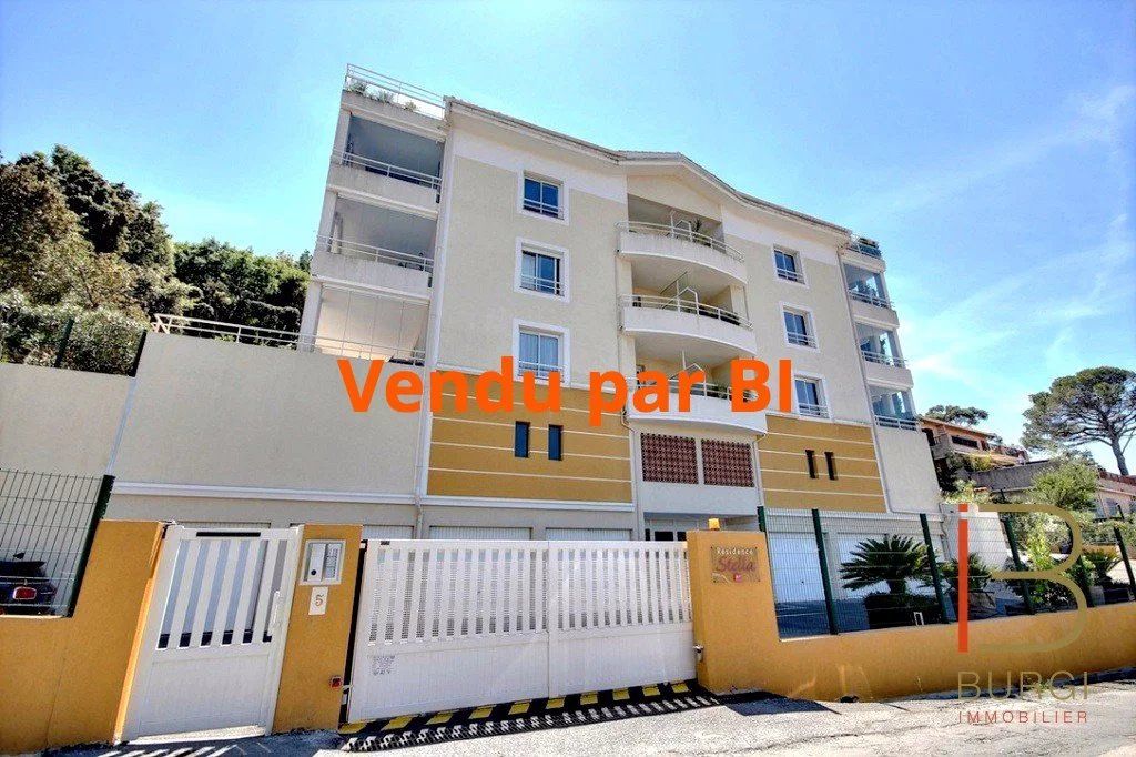 Achat appartement à vendre 3 pièces 71 m² - Saint-Raphaël