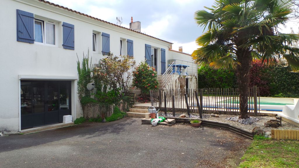 Achat maison à vendre 4 chambres 137 m² - La Roche-sur-Yon