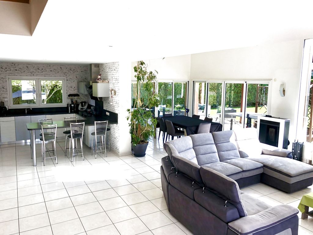 Achat maison à vendre 4 chambres 236 m² - Contrexéville
