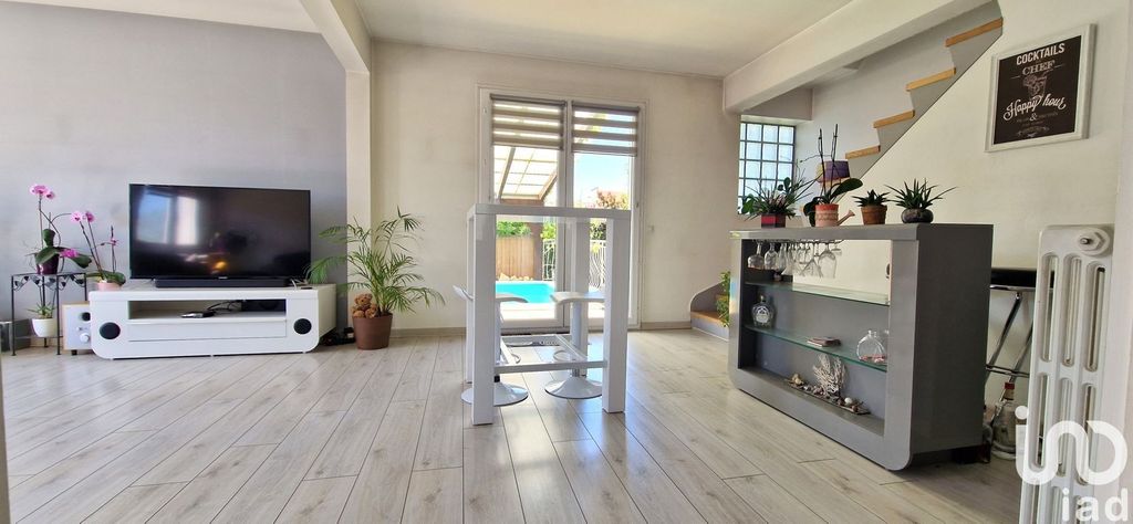 Achat maison à vendre 5 chambres 158 m² - Saint-Julien-les-Villas