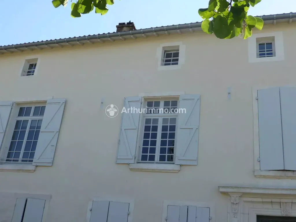 Achat appartement à vendre 3 pièces 73 m² - Saint-Jean-d'Angély