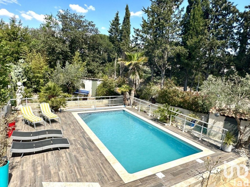 Achat maison à vendre 6 chambres 231 m² - Roquebrune-sur-Argens
