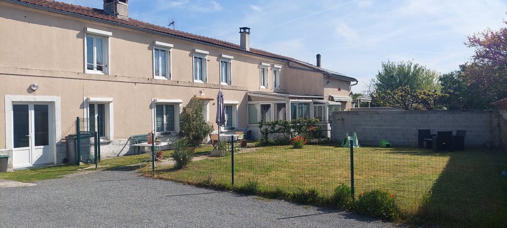 Achat maison à vendre 4 chambres 195 m² - Châteaubernard