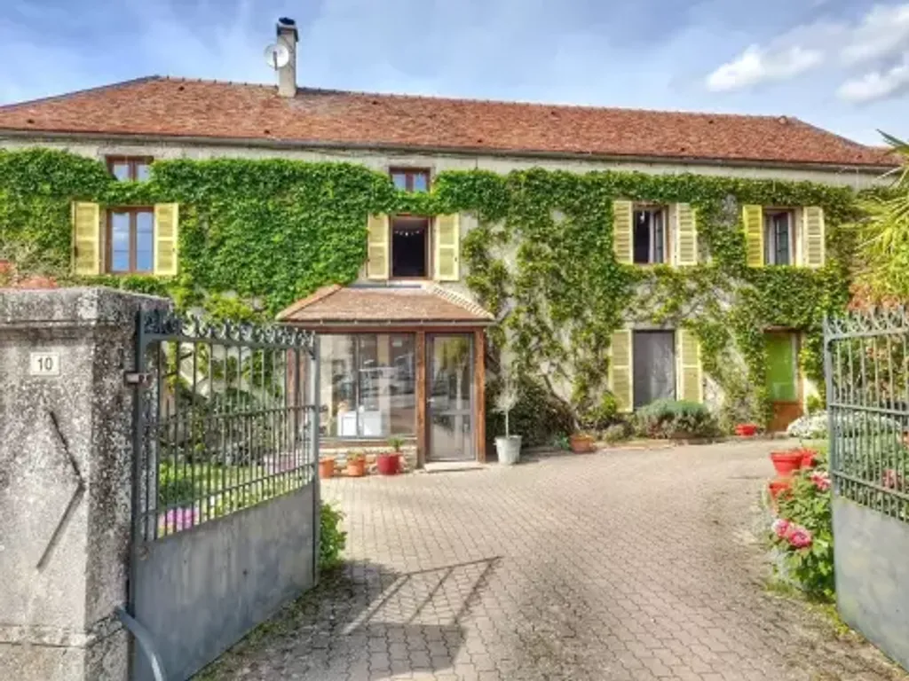 Achat maison à vendre 4 chambres 228 m² - Pouilly-en-Auxois