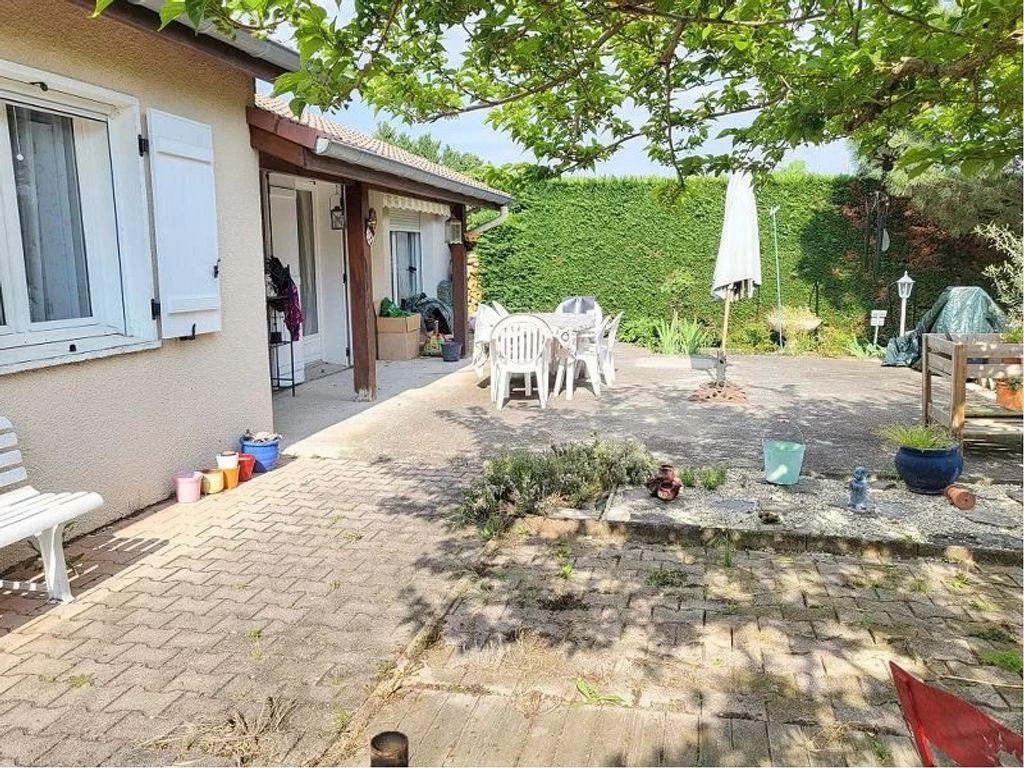 Achat maison à vendre 3 chambres 133 m² - Chalain-le-Comtal