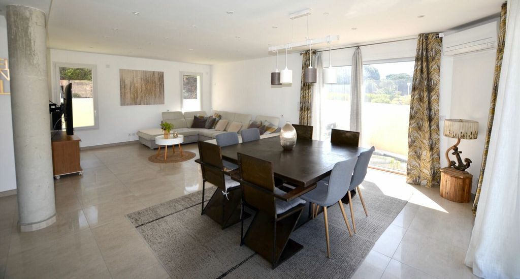 Achat maison à vendre 6 chambres 234 m² - Leucate