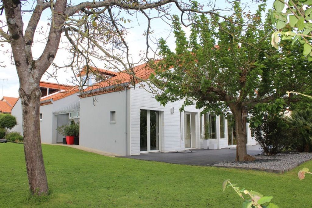 Achat maison à vendre 4 chambres 183 m² - Cholet