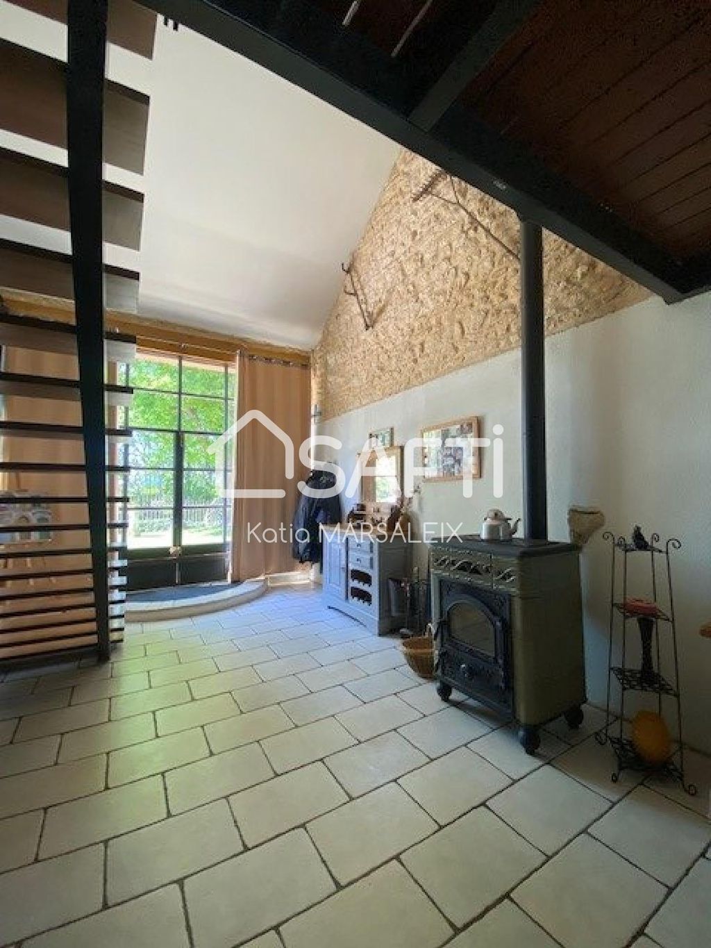 Achat maison à vendre 3 chambres 230 m² - Saint-Août