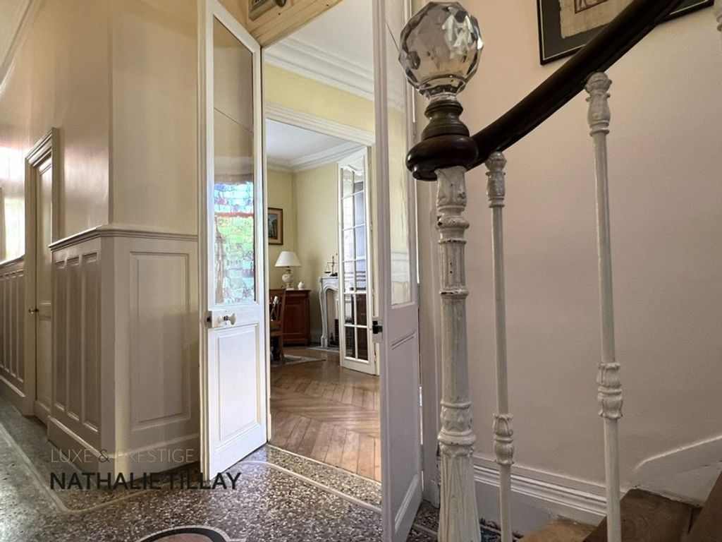 Achat maison à vendre 5 chambres 189 m² - Orléans