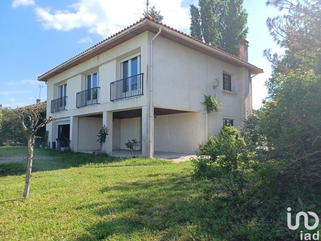 Achat maison à vendre 4 chambres 120 m² - La Roche-Chalais