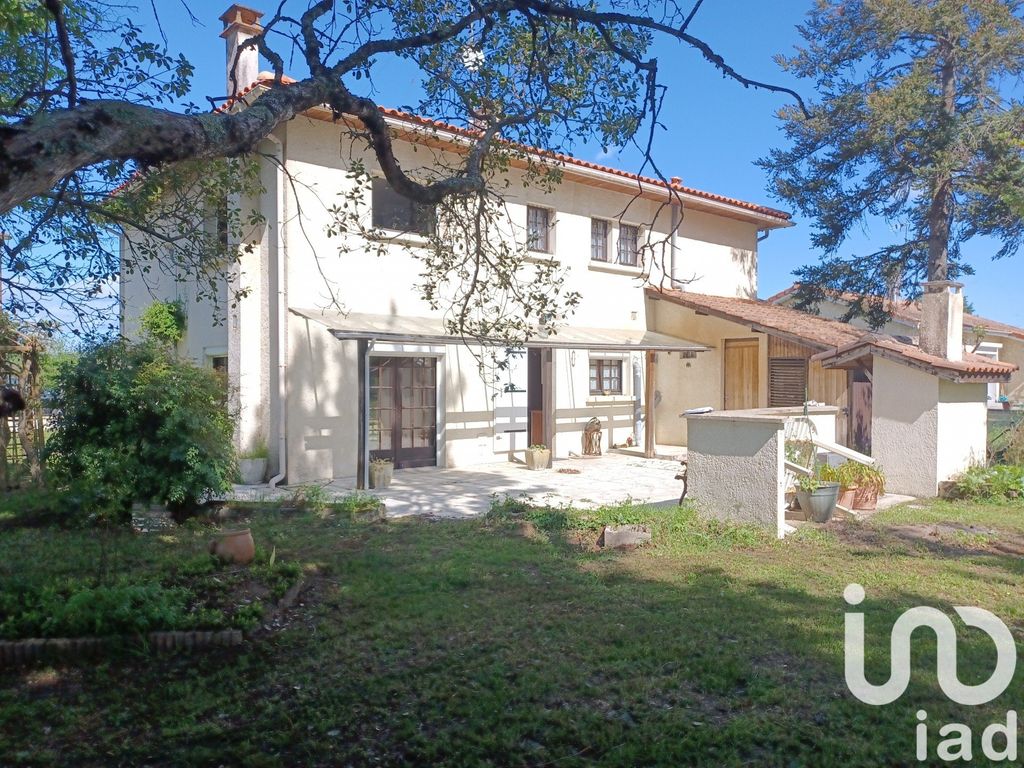 Achat maison à vendre 4 chambres 120 m² - La Roche-Chalais