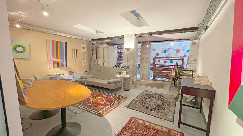 Achat loft à vendre 4 pièces 147 m² - Paris 18ème arrondissement