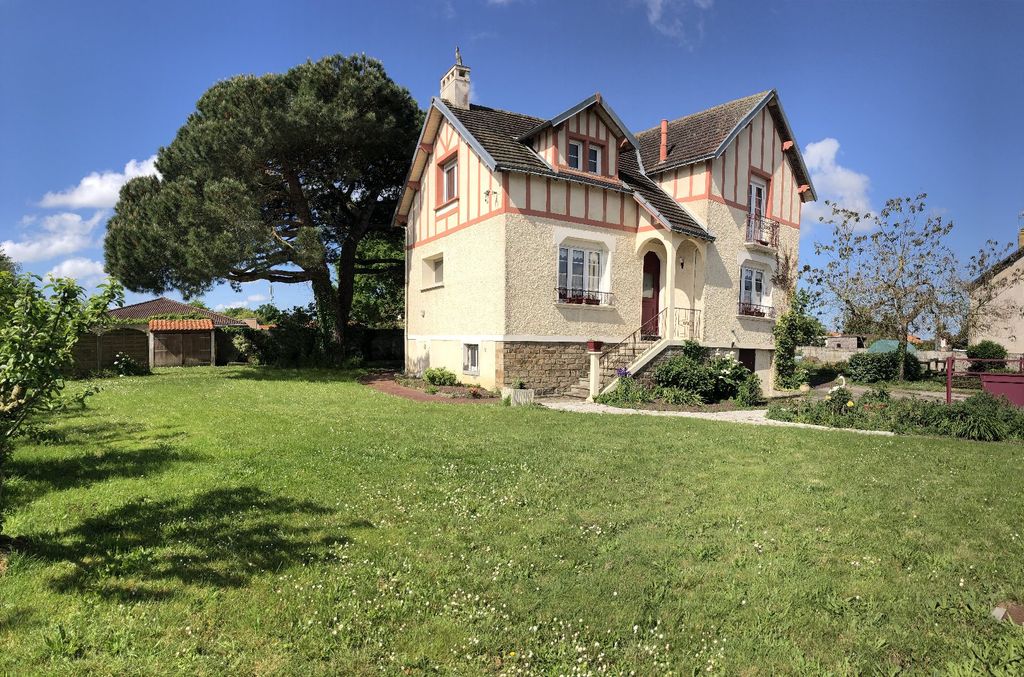 Achat maison à vendre 4 chambres 193 m² - Vieillevigne