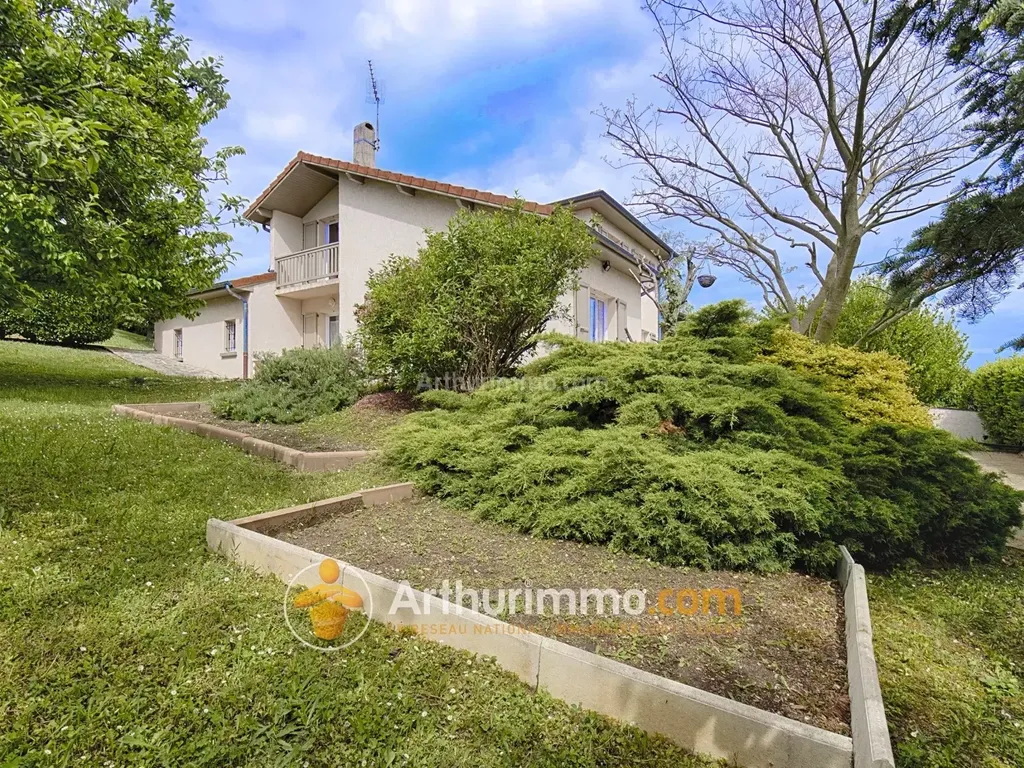 Achat maison à vendre 4 chambres 145 m² - Bourgoin-Jallieu