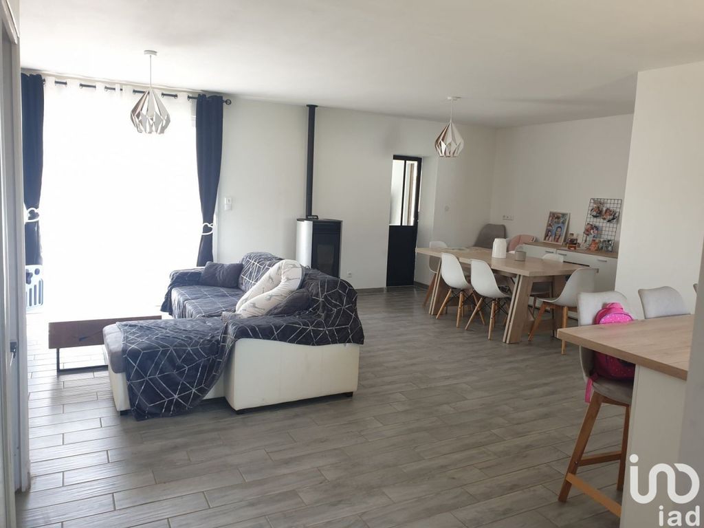 Achat maison à vendre 3 chambres 110 m² - Savigné-l'Évêque