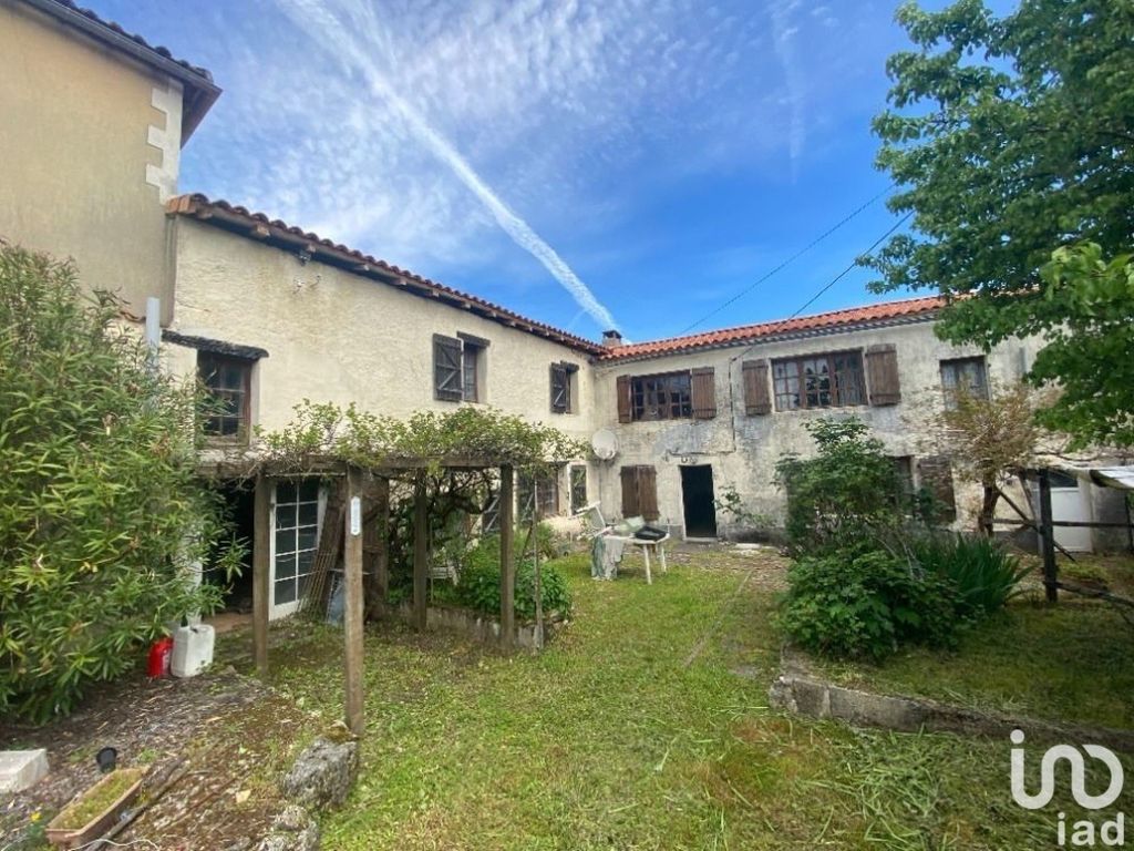 Achat maison à vendre 4 chambres 186 m² - Saint-Ciers-sur-Bonnieure