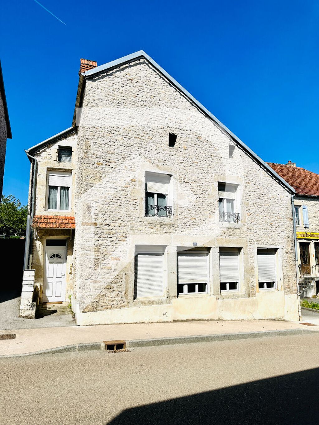 Achat maison à vendre 3 chambres 147 m² - Le Montsaugeonnais