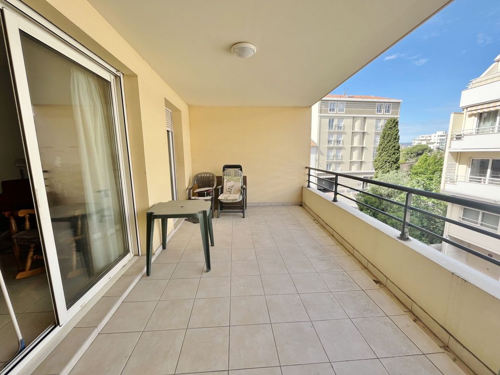 Achat appartement à vendre 3 pièces 76 m² - Saint-Raphaël