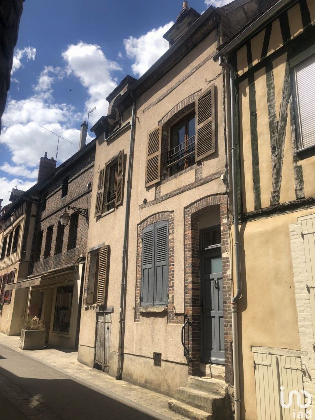 Achat appartement à vendre 3 pièces 68 m² - Saint-Julien-du-Sault