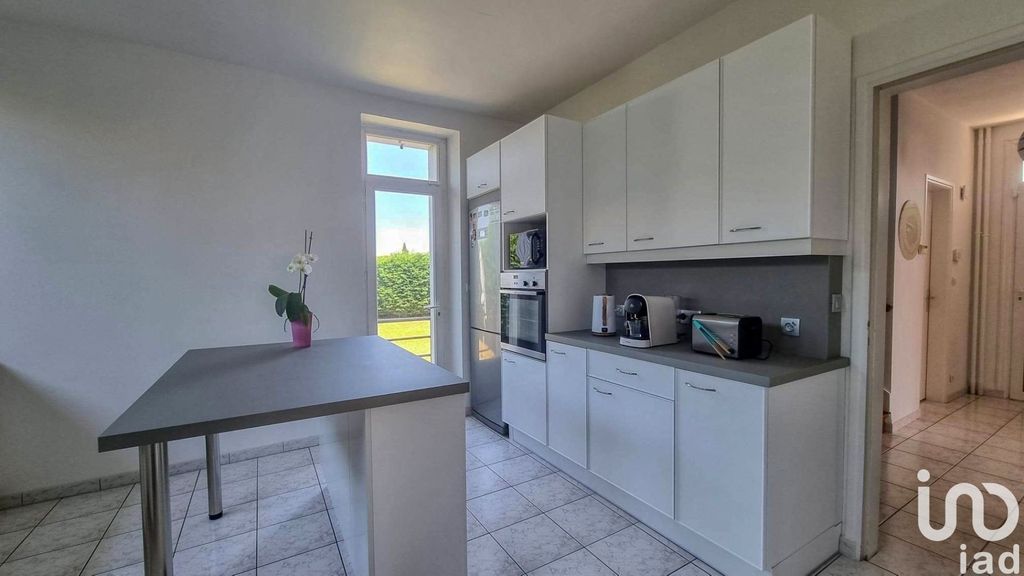 Achat maison à vendre 3 chambres 160 m² - Saint-Yrieix-sur-Charente