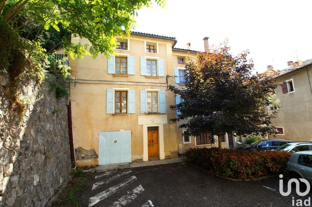 Achat maison à vendre 7 chambres 255 m² - Digne-les-Bains