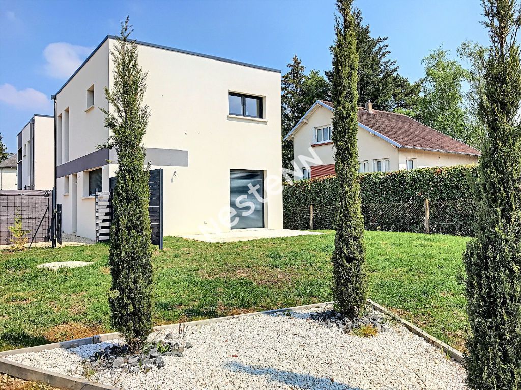 Achat maison à vendre 3 chambres 90 m² - Saint-Gervais-la-Forêt