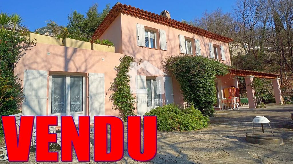 Achat maison à vendre 5 chambres 155 m² - Tourrettes-sur-Loup