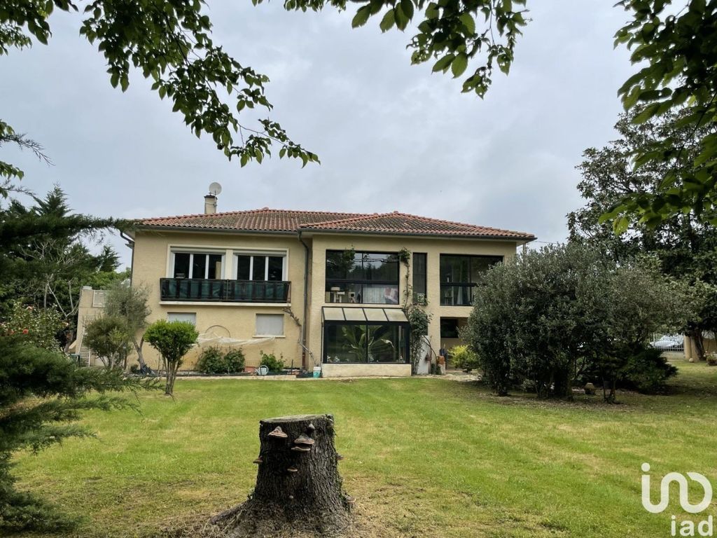 Achat maison à vendre 5 chambres 207 m² - Montégut-Arros